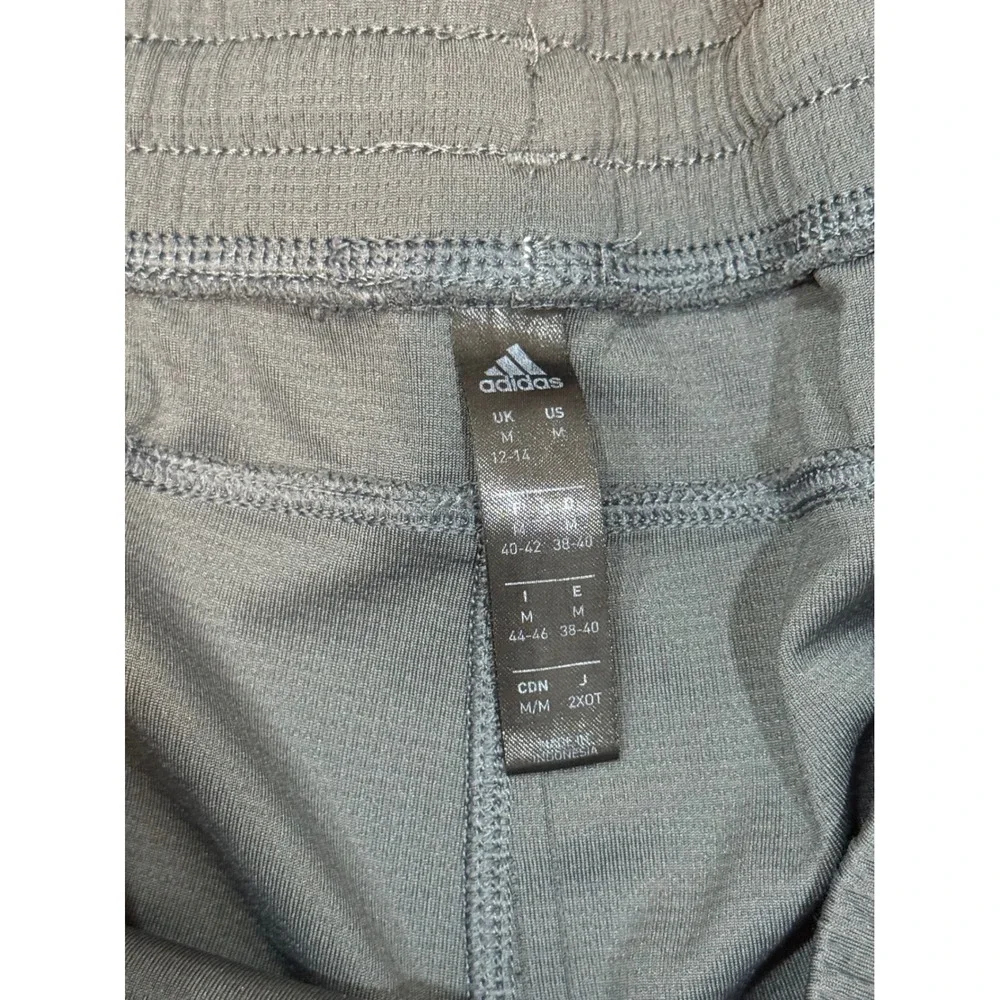 Adidas Aeroready Women Grey Athletic Running‎ Shorts Logo Side Size M read descr